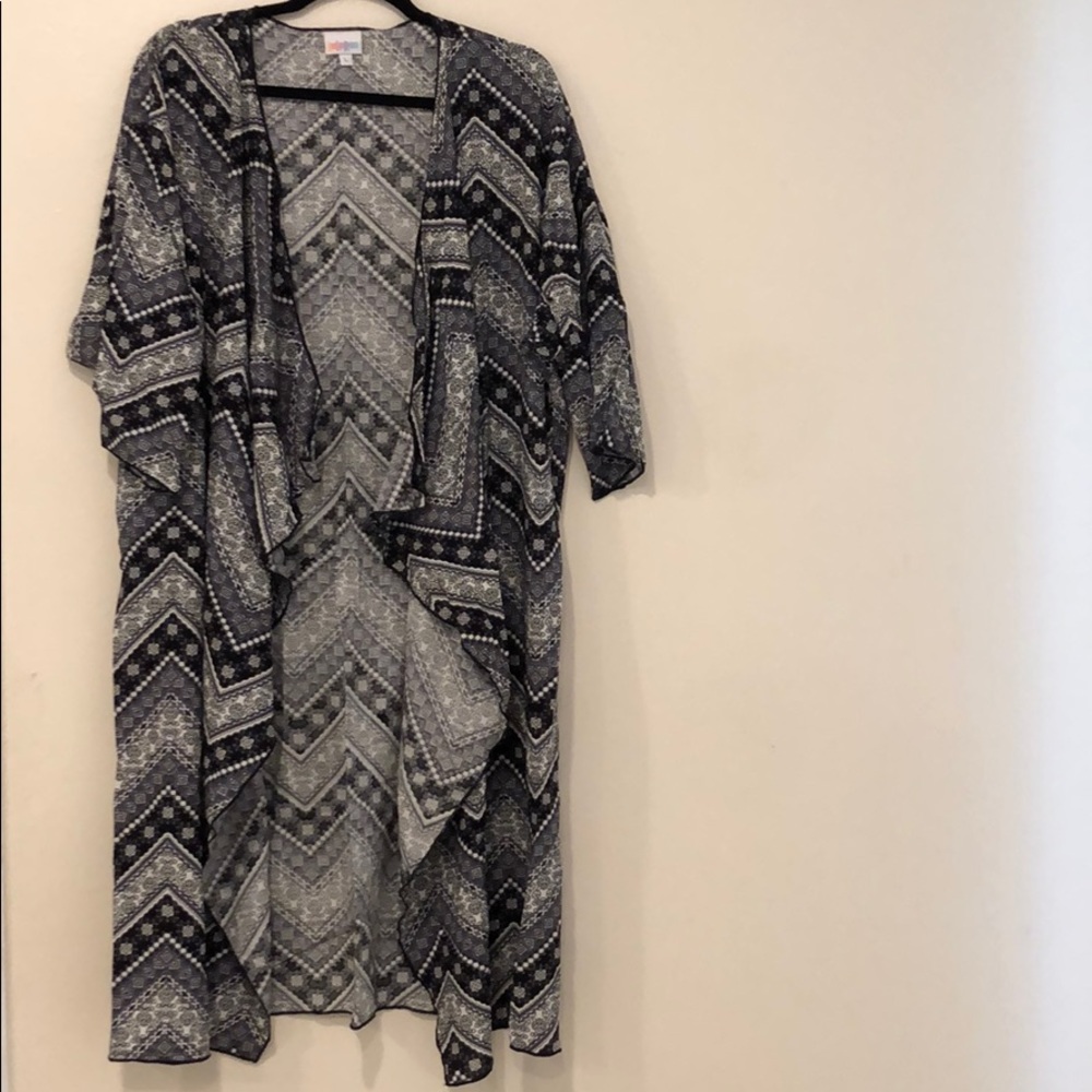 LuLaRoe Shirley L black and white